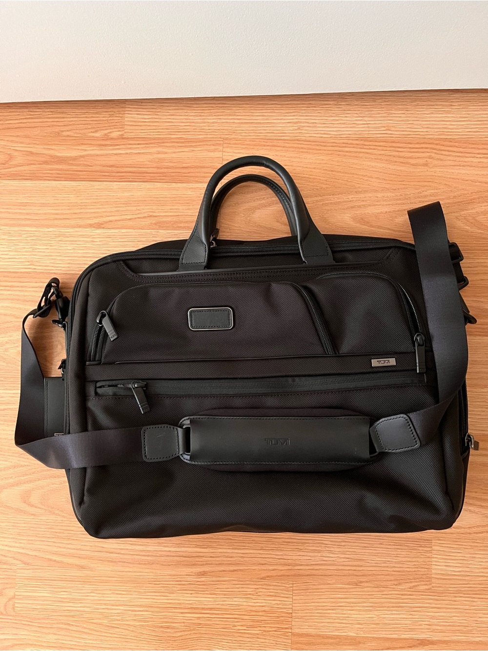 NWOT Tumi Alpha 3 Compact Large Laptop Briefcase 2603114D4 + Dust Bag - Picture 2 of 16